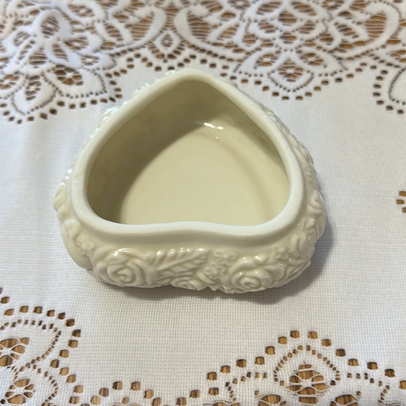 Vtg,International Silver Co. Porcelain Heart Shape White Roses BoxChristmas Gift - Picture 7 of 10